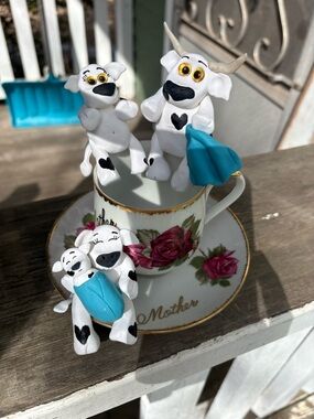 Handmade White Mother’s love Cow Figurines tea cup